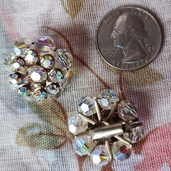 Aurora Borealis Round Vintage Crystal Unsigned Clip Earrings EUC - Picture 6 of 14